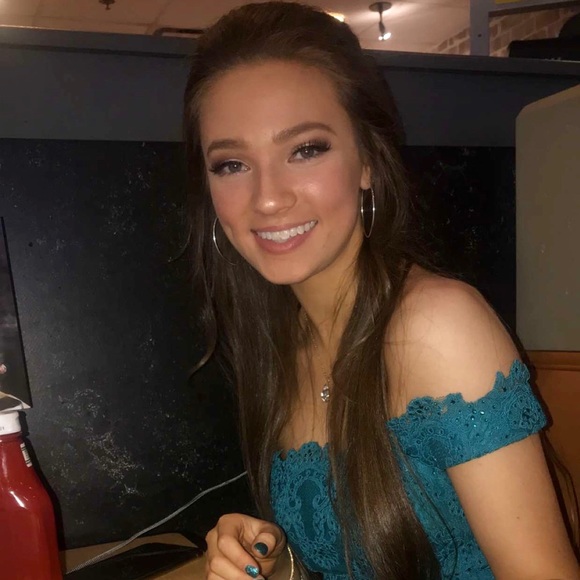 Meet your Posher, Anna - Picture 2 of 4